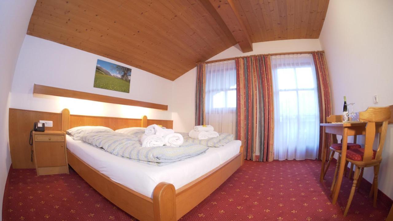 Pension Traube Uderns Exteriér fotografie