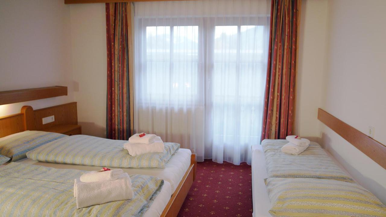 Pension Traube Uderns Exteriér fotografie