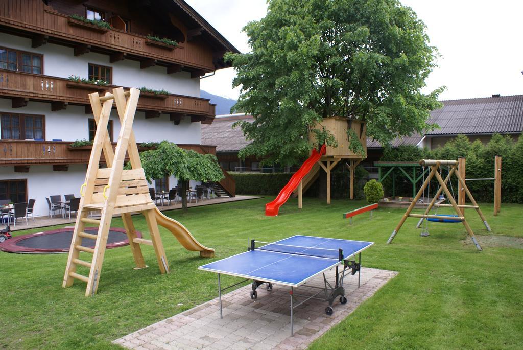 Pension Traube Uderns Exteriér fotografie